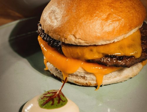 Hambúrguer Clássico com Cheddar